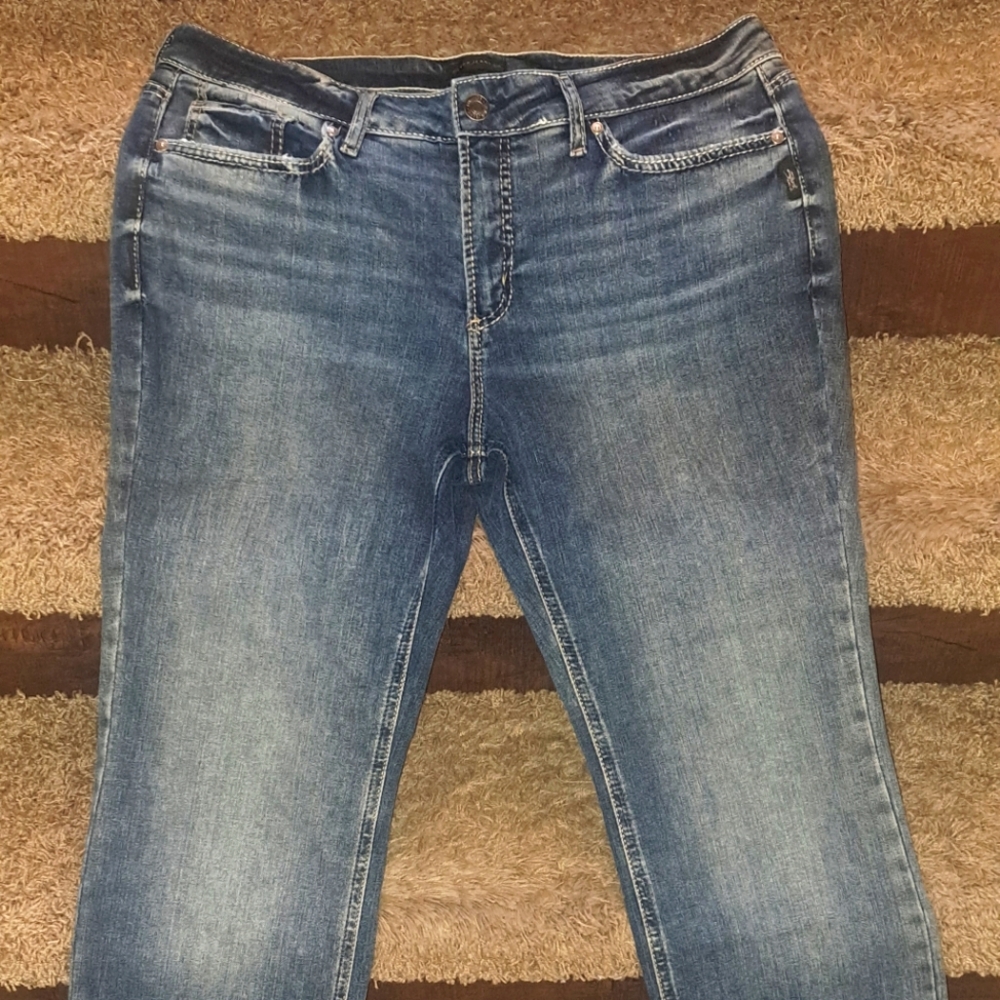 SUKI STRAIGHT Silver Jeans Blue Straight Leg Denim